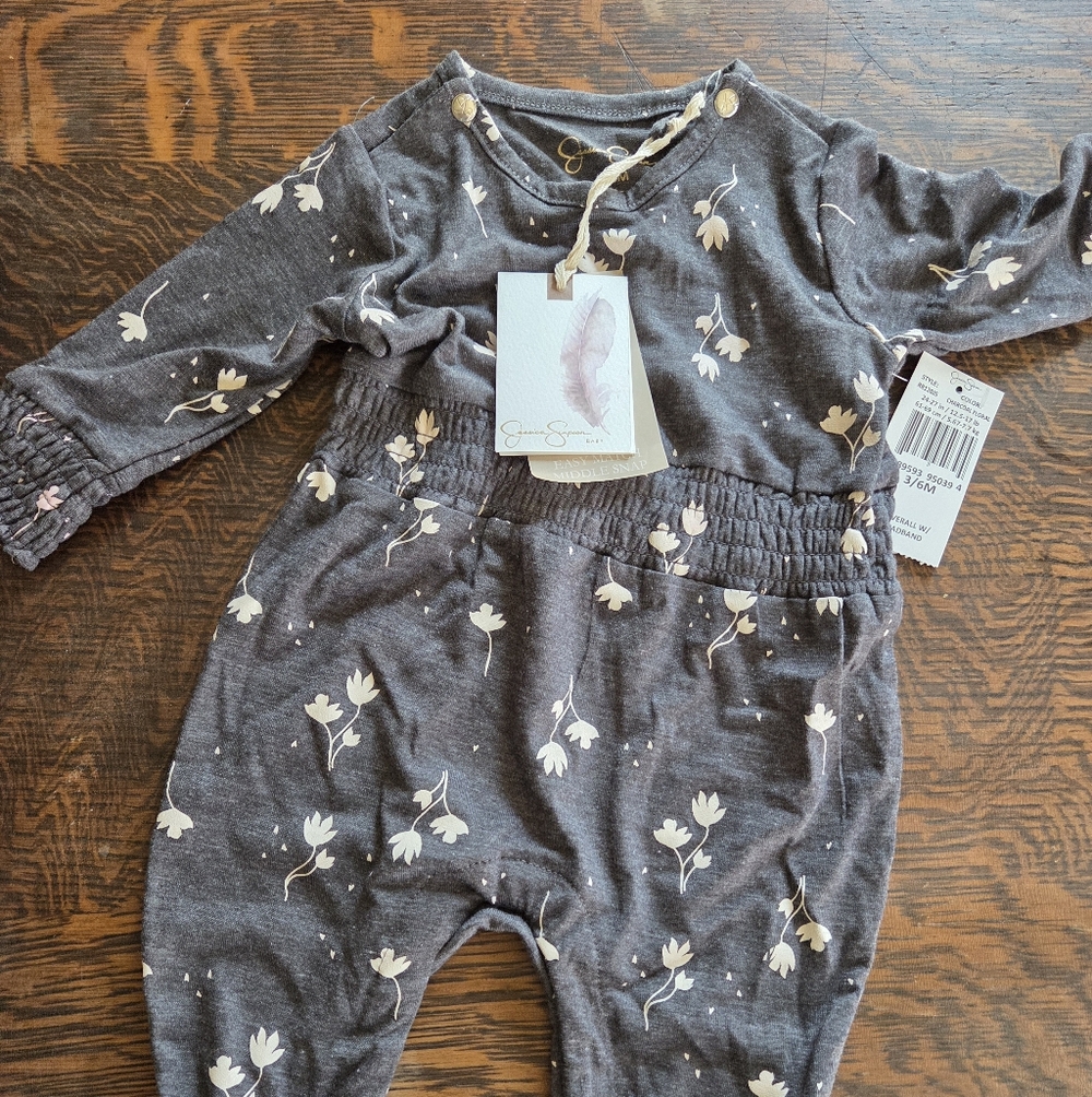 Jessica Simpson Girls Long Sleeved Onsie/ Jumper Size 3- 6 Months